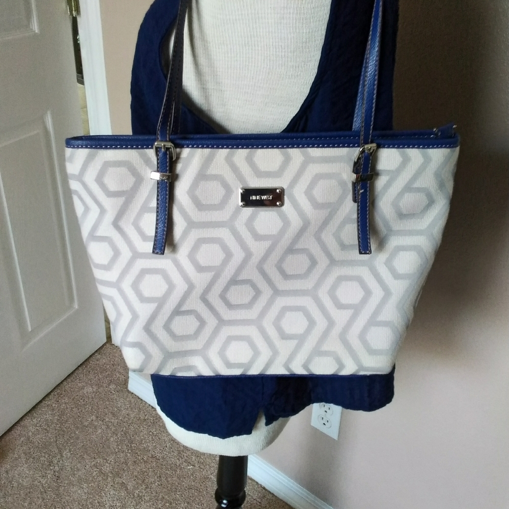 Nine West Shoulder Bad